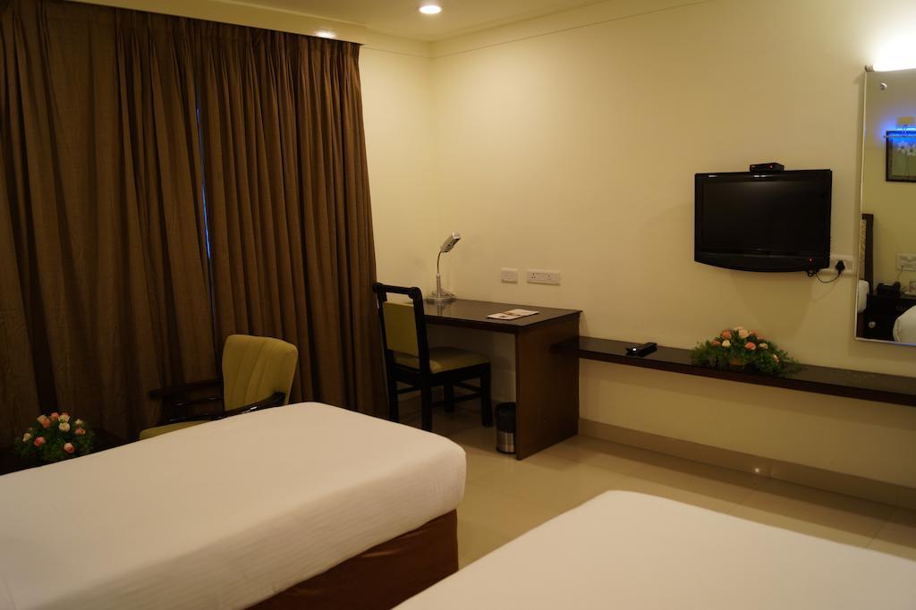 Hotel Budhil Park Visakhapatnam Zewnętrze zdjęcie
