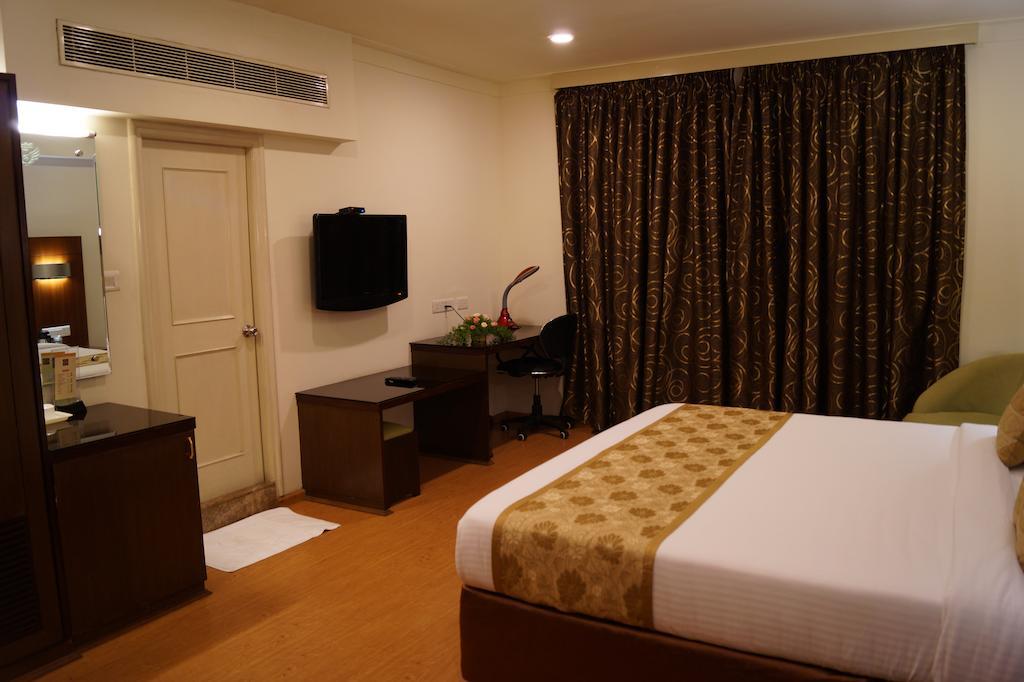 Hotel Budhil Park Visakhapatnam Zewnętrze zdjęcie