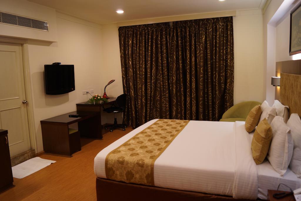 Hotel Budhil Park Visakhapatnam Zewnętrze zdjęcie