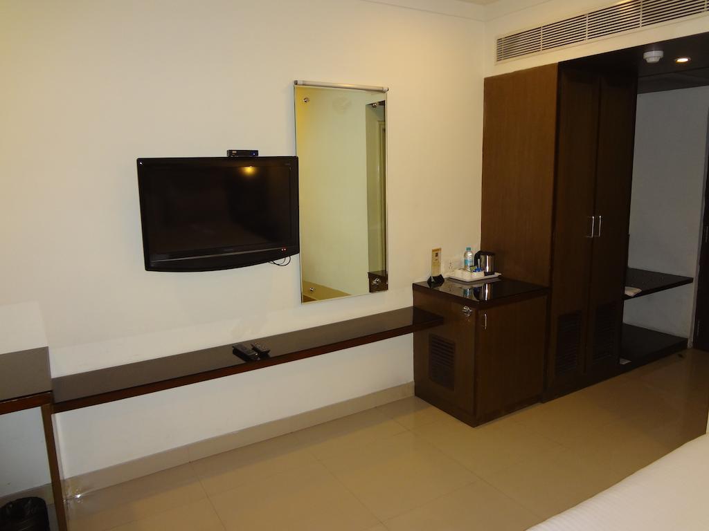 Hotel Budhil Park Visakhapatnam Zewnętrze zdjęcie