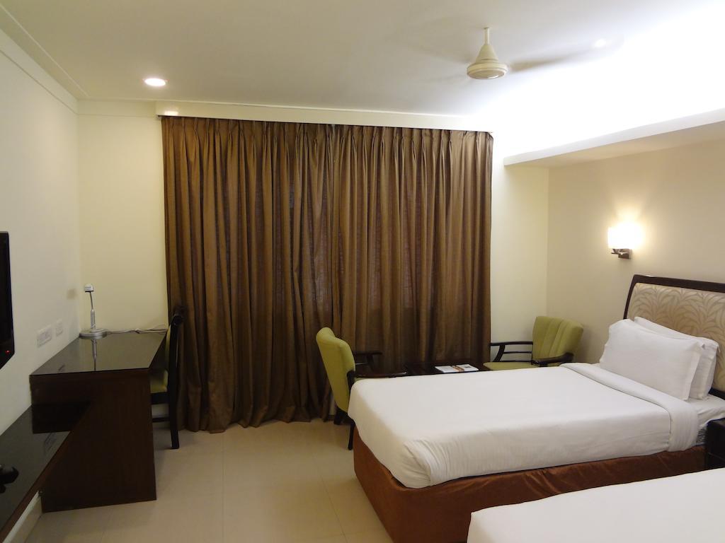 Hotel Budhil Park Visakhapatnam Zewnętrze zdjęcie