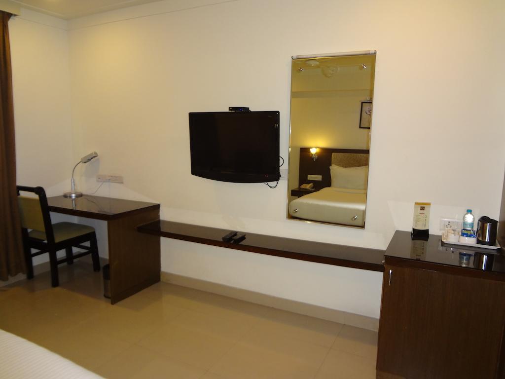 Hotel Budhil Park Visakhapatnam Zewnętrze zdjęcie