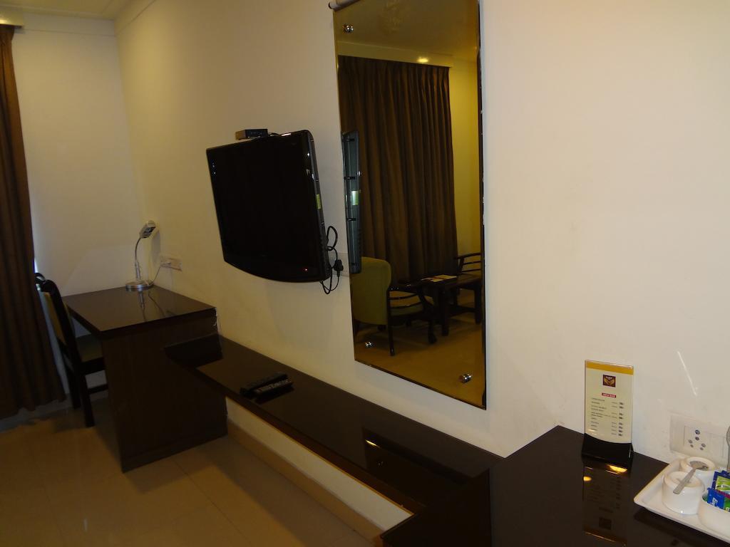 Hotel Budhil Park Visakhapatnam Zewnętrze zdjęcie