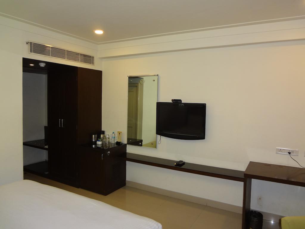 Hotel Budhil Park Visakhapatnam Zewnętrze zdjęcie
